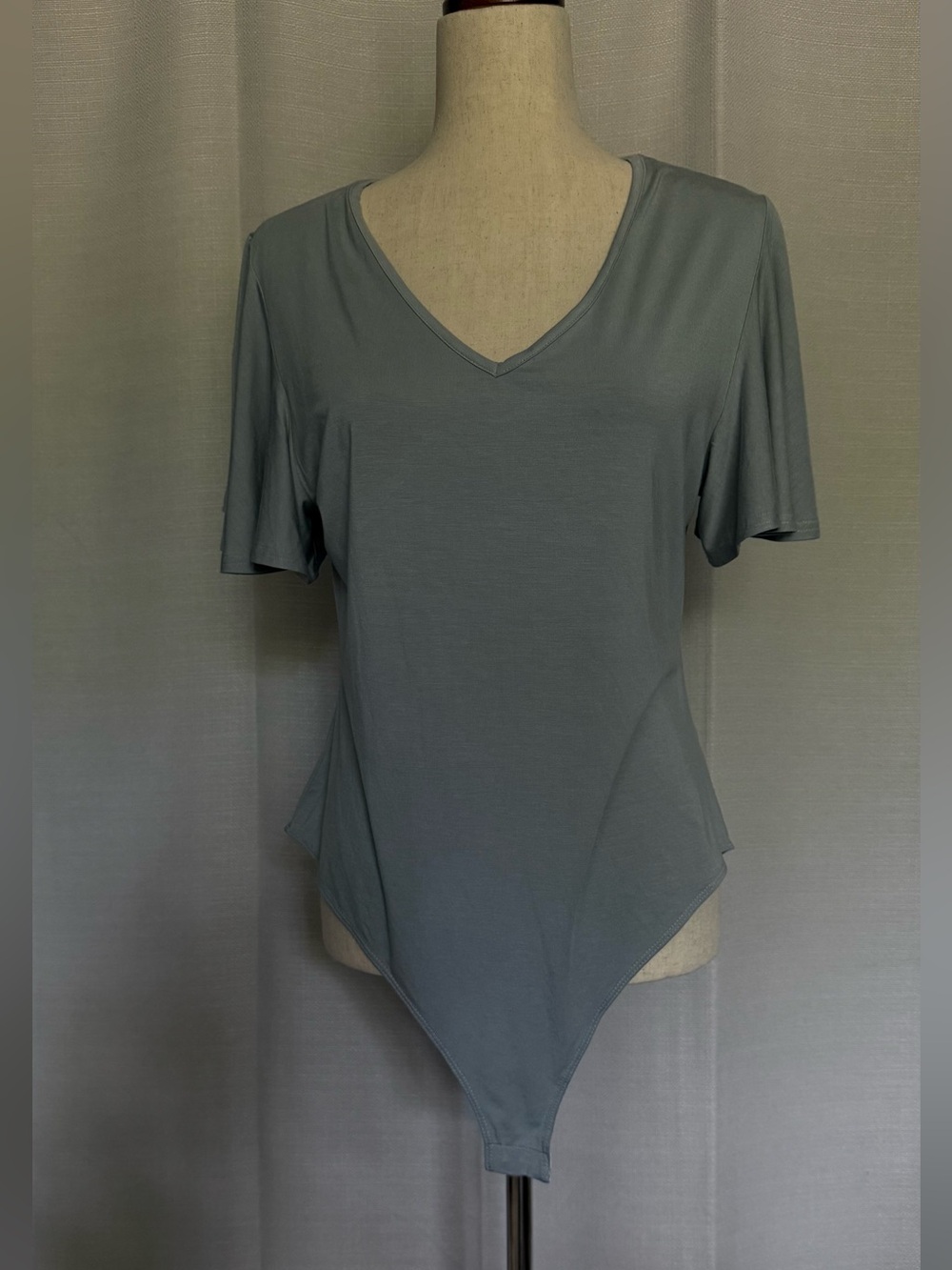 NWT Mangopop Light Gray V-Neck Bodysuit with flutter sleeves Sz XL